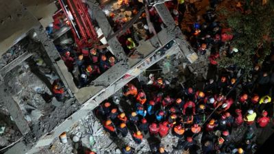 Kocaeli Gebze'deki enkazdan baba ve annenin cansız bedenleri çıkarıldı