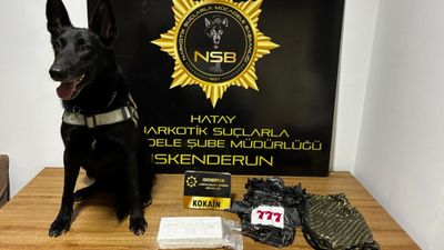 Hatay'da araç kaputundan 5 buçuk milyonluk uyuşturucu çıkarıldı