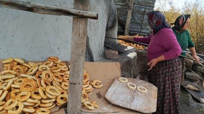700 yıllık hamur işi! 4 malzeme ile yapılıyor, kış boyu tüketiliyor...