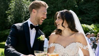 Karsu bebeğiyle Türkiye'ye geldi! Uçaktan paylaşım var