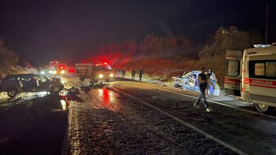 Uşak'ta cip ile otomobil çarpıştı: Karı koca hayatını kaybetti