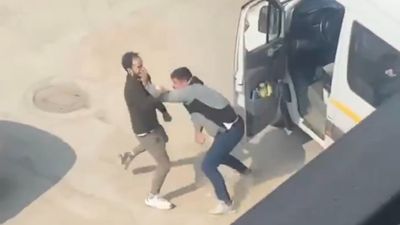 Bursa'da yol kavgası: Terlik ve sopayla birbirlerine girdiler