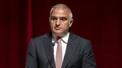 Mehmet Nuri Ersoy, turizmde rekor geliri açıkladı: 9 ayda 50 milyar doları aştı