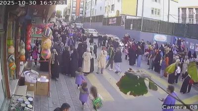 İstanbul'da çocuğu taciz ettiği öne sürülen kişiyi mahalleli darbetti