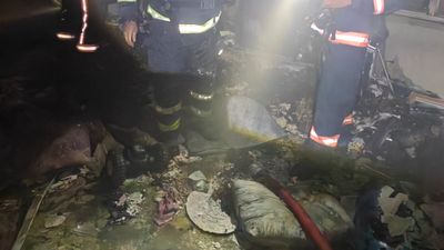 Mardin'de 8 katlı apartmanda yangın: 2 kişi dumandan etkilendi