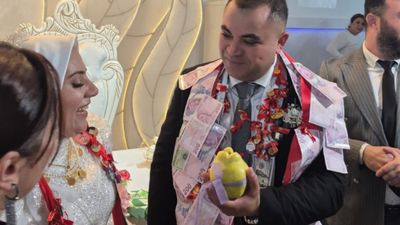 Amasya'da damada takı yerine ayva taktı