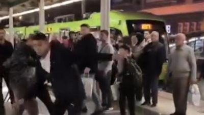 Bursa'da metro istasyonunda çıkan kavgada ortalık karıştı