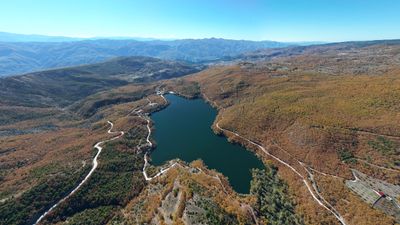 Tokat'ta bulunan Zinav Gölü sonbahar renkleriyle mest ediyor
