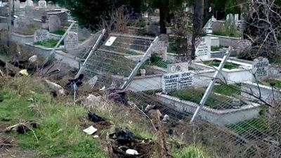 Tekirdağ'da alkollü şahsın kullandığı araç mezarlığa girdi