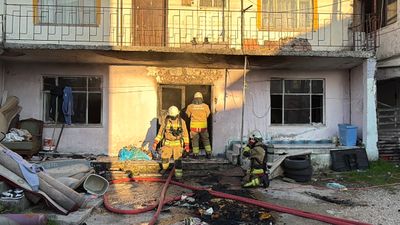 Düzce’de 2 katlı evde yangın: 5 kişi dumandan etkilendi