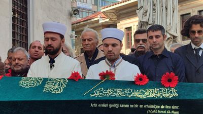 Hayatını kaybeden oyuncu Engin Çağlar son yolculuğuna uğurlandı