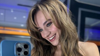 Diziden çıkartılmıştı! Oyuncu Miray Daner peş peşe yeni pozlar yayınladı