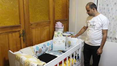 Isparta'da 8 aylık oğlunu da alıp kaybolan eski eşinin dönmesini istedi