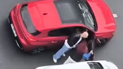 İstanbul'da kadınların yol verme kavgası