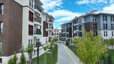 Murat Kurum, TOKİ ile Düzce'de yuvalarına kavuşan hak sahiplerini paylaştı