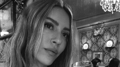 Sinem Kobal'ın pozları hayran bıraktı! Siyah-beyaz kareler beğeni aldı