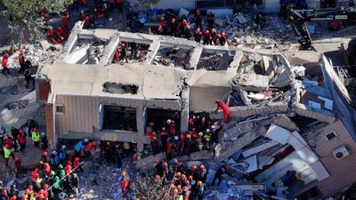 Kocaeli'de çöken binadan sağ kurtarılan Dilara'ya aile üyelerinin vefat haberi verildi