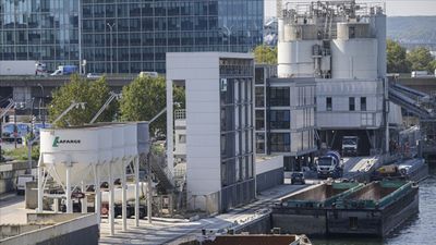 MİT'in Suriye'de fabrikasını vurduğu Lafarge, Fransa'da terör örgütünü finanse etmekten yargılanıyor