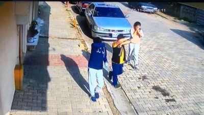 Tekirdağ'da 3 çocuk, park halindeki araçtan sibop kapaklarını çaldı