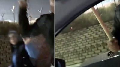 İstanbul'da korna yüzünden çıkan tartışmada bir sürücü diğer aracın camlarına sopayla saldırdı