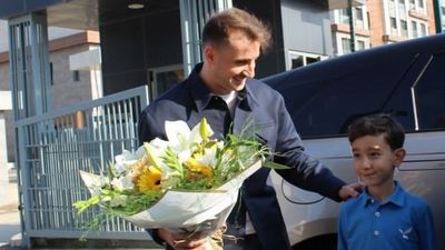 Kerem Aktürkoğlu, okul başkanı seçilen Aras'ın seçim vaadini yerine getirdi