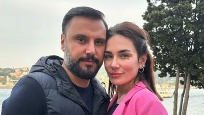 Buse Varol'un garip ayakkabıları sosyal medyayı salladı