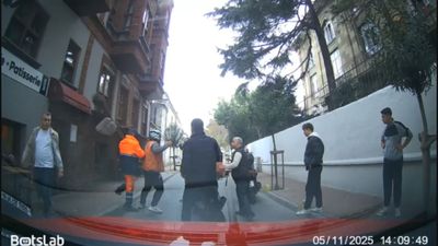 İstanbul'da motosikletlilerin sopalı kavgası kamerada