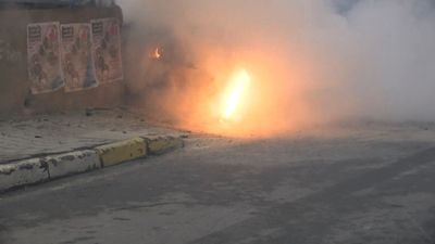 İstanbul'da yer altı kablolarından çıkan kıvılcımlar otomobili yaktı