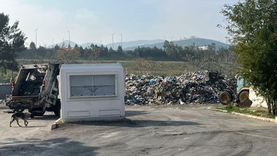 İzmir'de çöp toplanma alanı olarak kullanılan mahallenin sakinleri isyan etti: Sabrımız taştı
