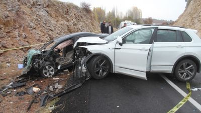 Konya'da 2 otomobil çarpıştı: 1 ölü 3 yaralı