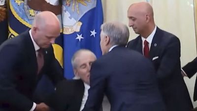 Beyaz Saray’da bayılan CEO'ya Dr. Mehmet Öz müdahale etti