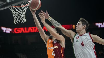 Karşıyaka'da Samet Geyik ameliyat edildi