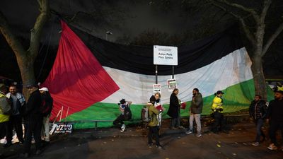 İsrail'in futboldan men edilmesini isteyen binlerce kişi toplandı