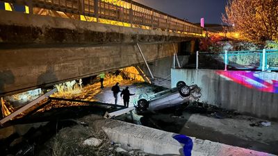 Tunceli'de otomobil köprüden uçtu: Uzman çavuş yaşamını yitirdi