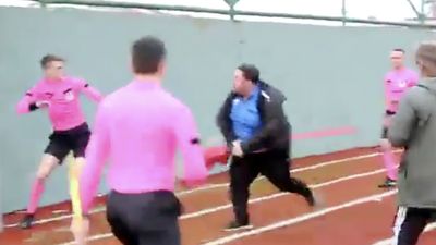 Hakem Miraç Yıldırım'a korner direğiyle saldırdıkları anlar ortaya çıktı