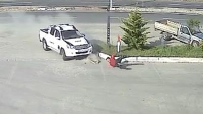 Artvin'de kamyonetin çarptığı akaryakıt istasyonu çalışanı yaralandı