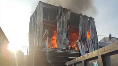 Kocaeli'de parfüm deposunda yangın: 6 kişi hayatını kaybetti