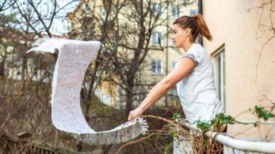 Komşusunun balkonuna halı silkeleyen sanığa 3 ay hapis cezası