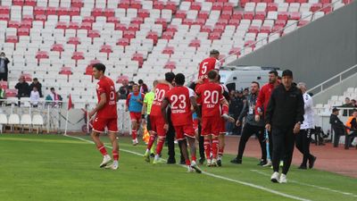 Sivasspor, Manisa FK'yı üç golle geçti