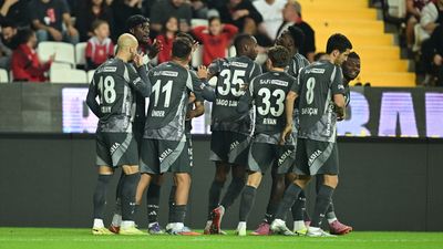 Beşiktaş, Antalyaspor'u üç golle geçti