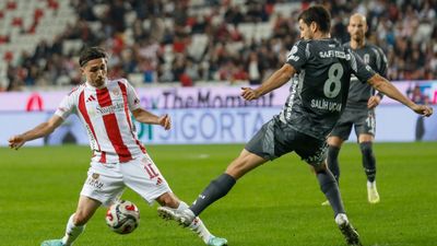 Beşiktaş'ta sakatlık! Salih Uçan, devam edemedi