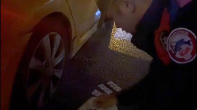 Ankara'da polisten kaçan taksicinin aracında bin 1500 uyuşturucu hap bulundu