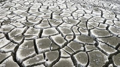 İran'da barajların doluluk oranı yüzde 3’ün altına düştü