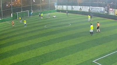 Sakarya'da halı sahada dili boğazına kaçtı: Arkadaşlarının müdahalesiyle kurtuldu