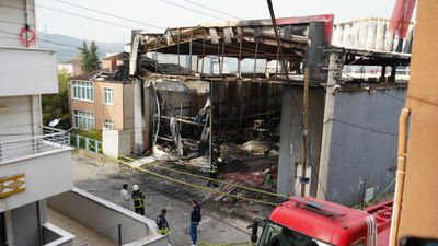 Kocaeli'de parfüm tesisindeki yangından yaralı kurtuldu: Ateşten kimse kimseyi görmedi