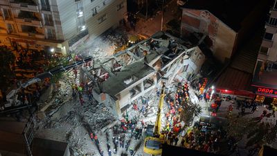 Kocaeli'de çöken binadan sağ kurtulan Dilara taburcu oldu