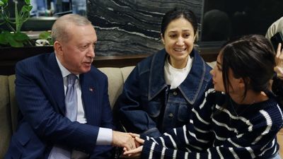Cumhurbaşkanı Erdoğan, Ankara'da bir kafede vatandaşlarla görüştü, sohbet etti