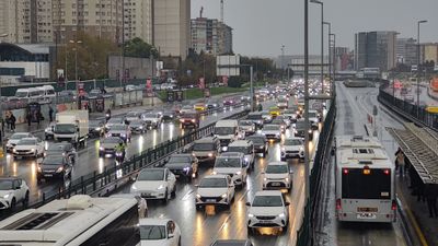 İstanbul'da yağmur etkisini trafikte gösterdi: Yoğunluk yaşandı