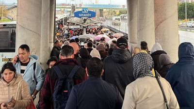 İstanbul'da metrobüs seferleri durdu