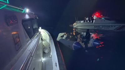 İzmir açıklarında 38 düzensiz göçmen yakalandı